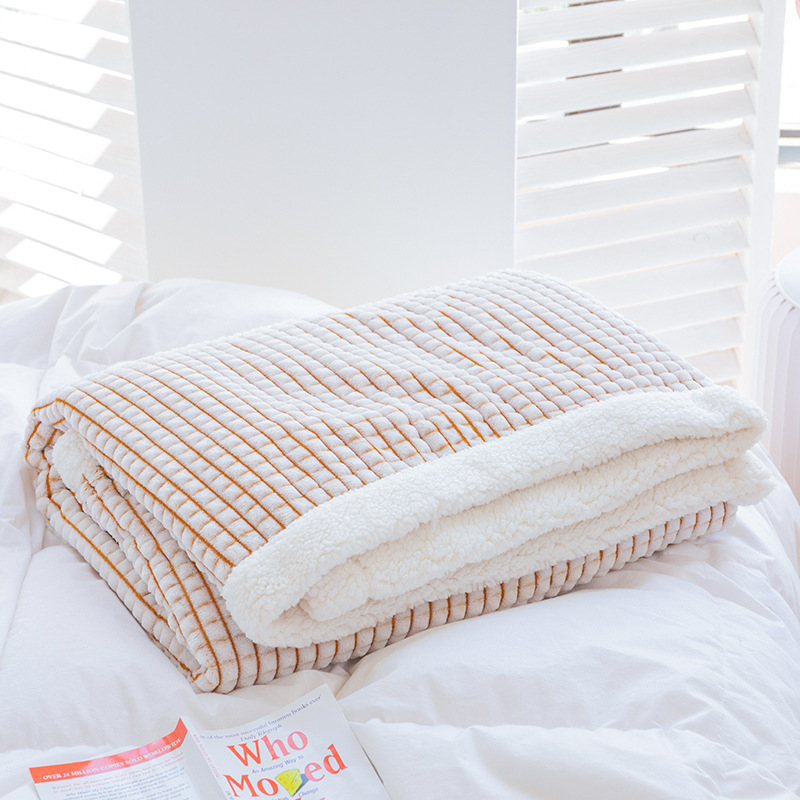 Cozy Plaid Lambing Blanket - Warm and Soft Fleece Cover - Image 4