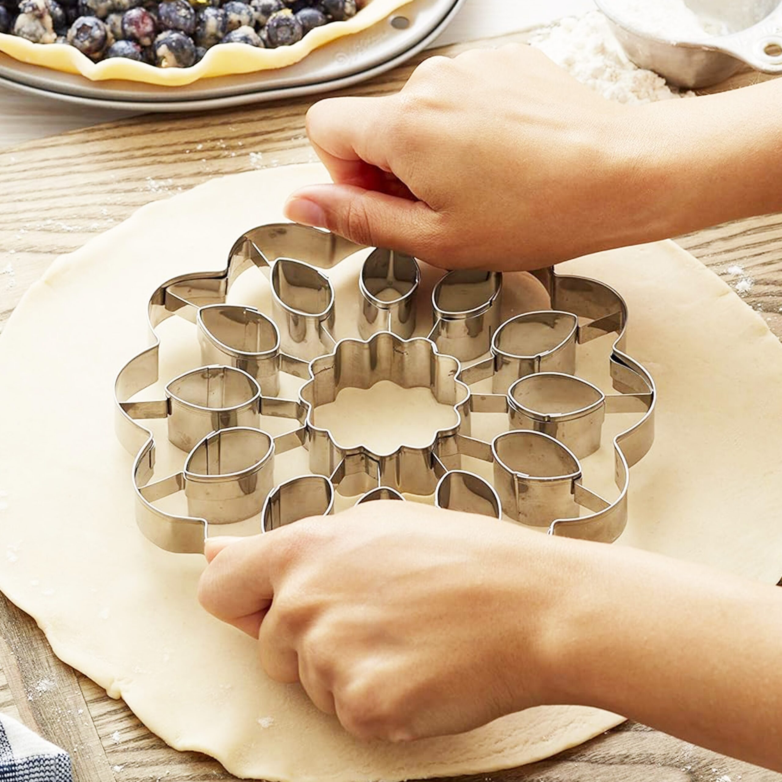 Stainless Steel Giant Floral Pie & Cookie Cutter for Baking & Crafts - Image 2