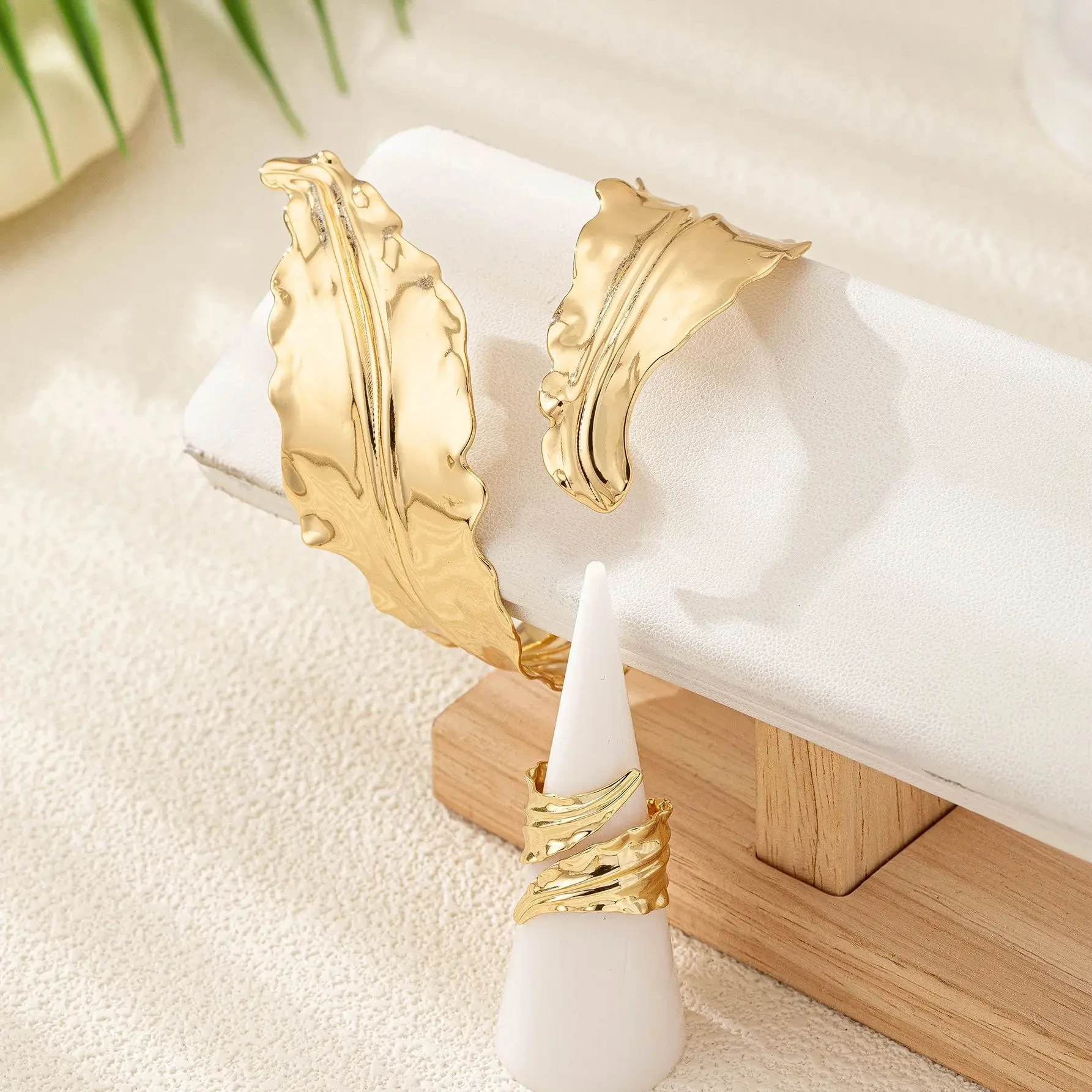 2PCS Gold Leaf Cuff Bangles for Women – Statement Party Jewelry - Image 2