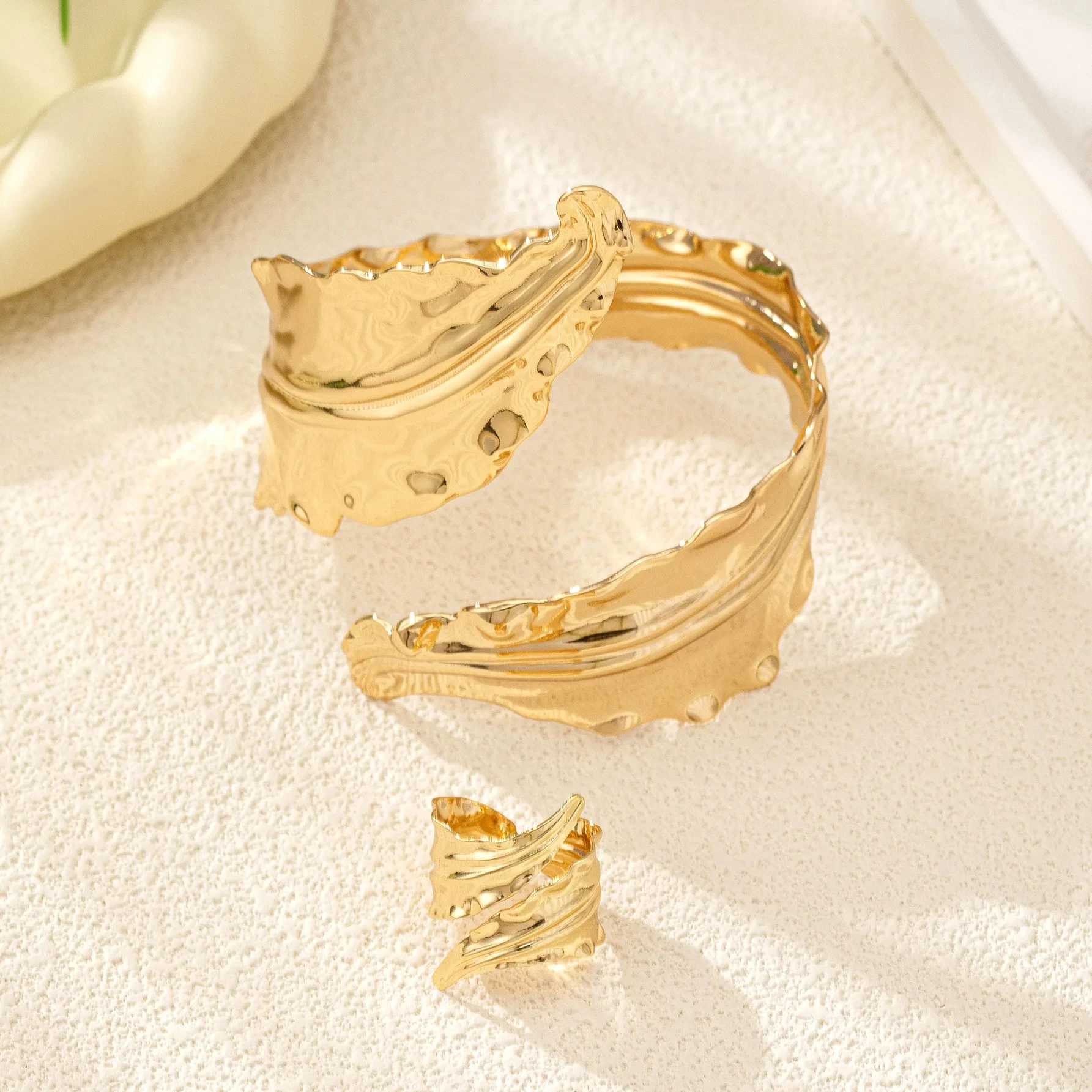 2PCS Gold Leaf Cuff Bangles for Women – Statement Party Jewelry - Image 3