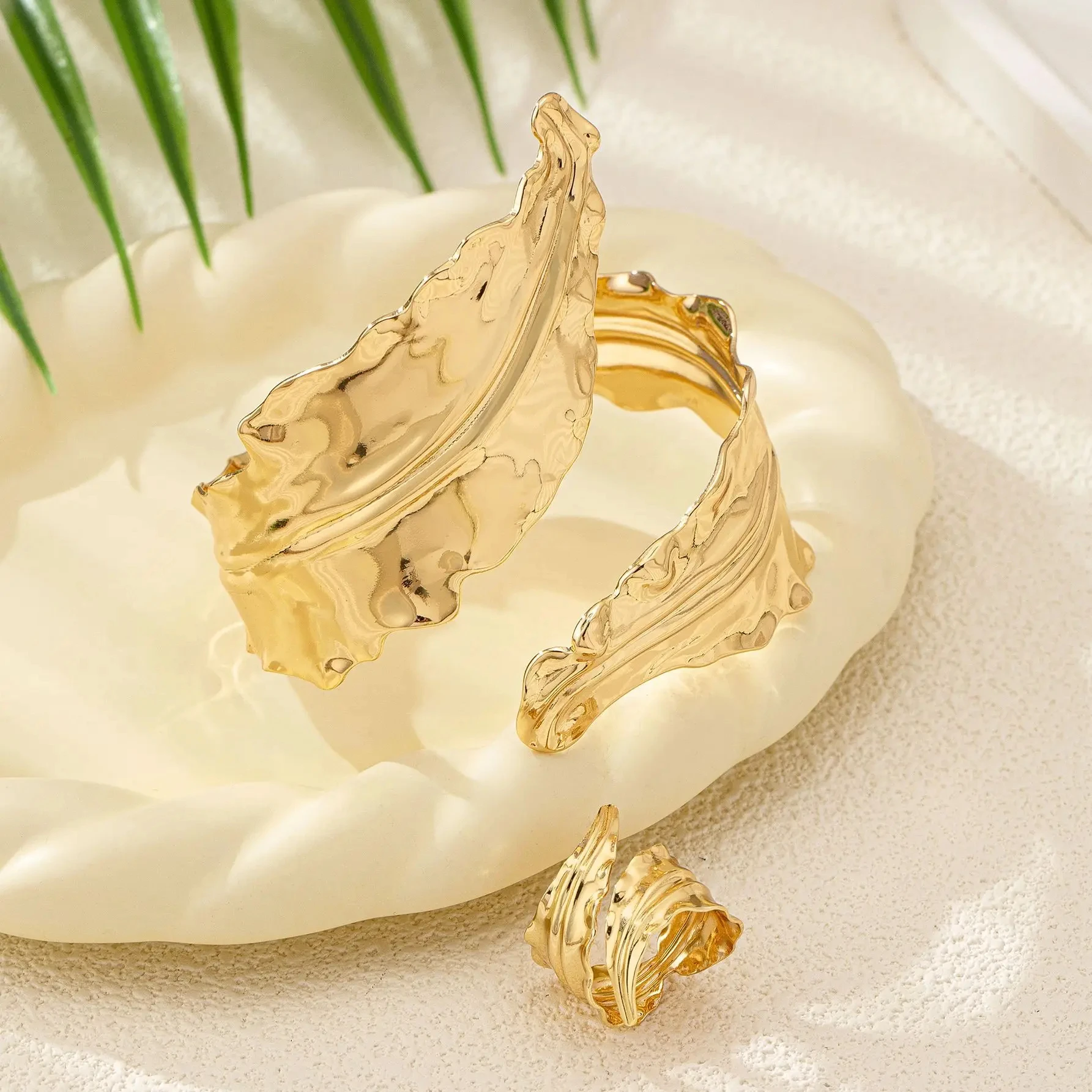 2PCS Gold Leaf Cuff Bangles for Women – Statement Party Jewelry - Image 4