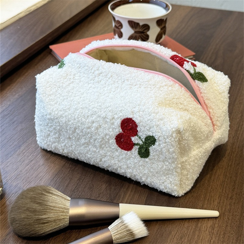 Plush Makeup Bag – Large Capacity Travel Cosmetic Pouch